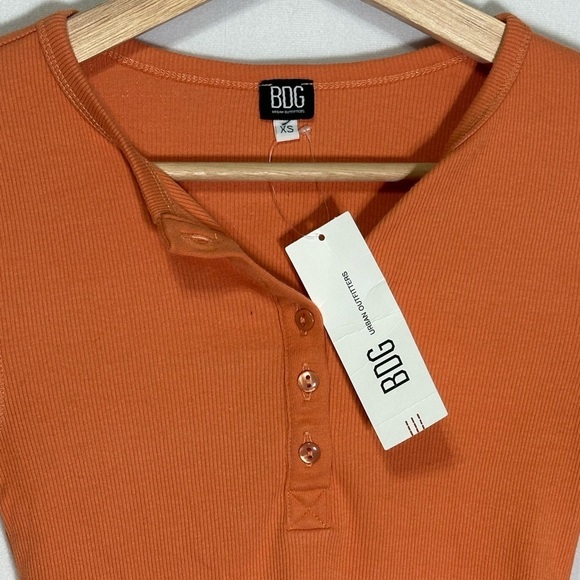 NWT - BDG Urban Outfitters Womens Button Up Henley Rust - XS - Picture 6 of 8